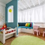 Chambre design avec une baie vitrée pour le bébé