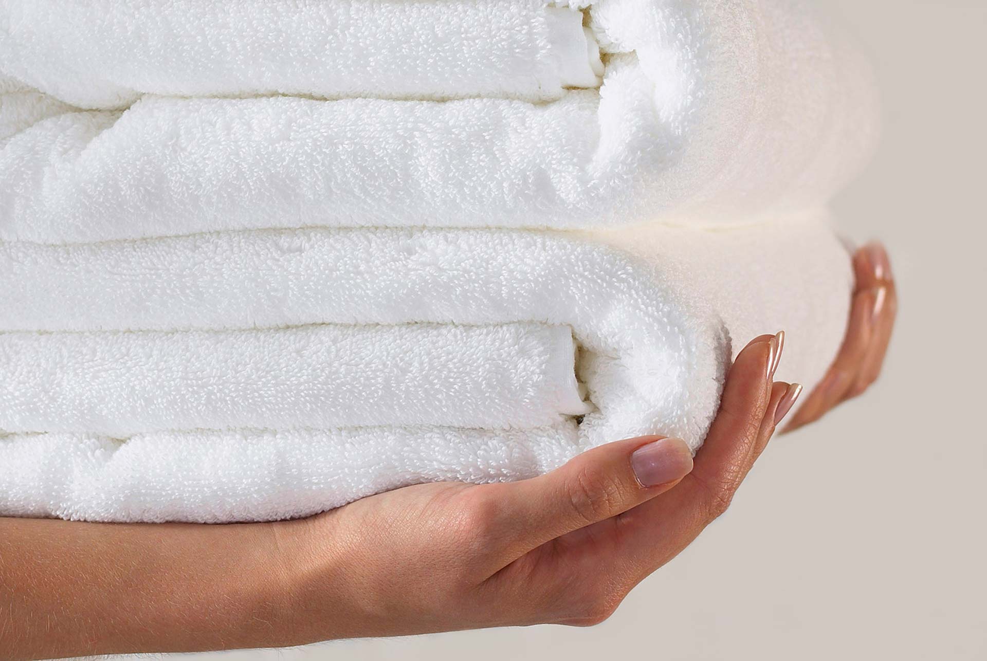 comment laver des serviettes éponges moelleuses blanches