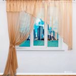 Rideau enroulé avec un motif 3D et des rideaux d'air de couleur sable pâle